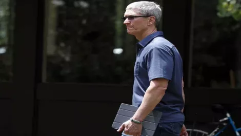 Tim cook ipad 2